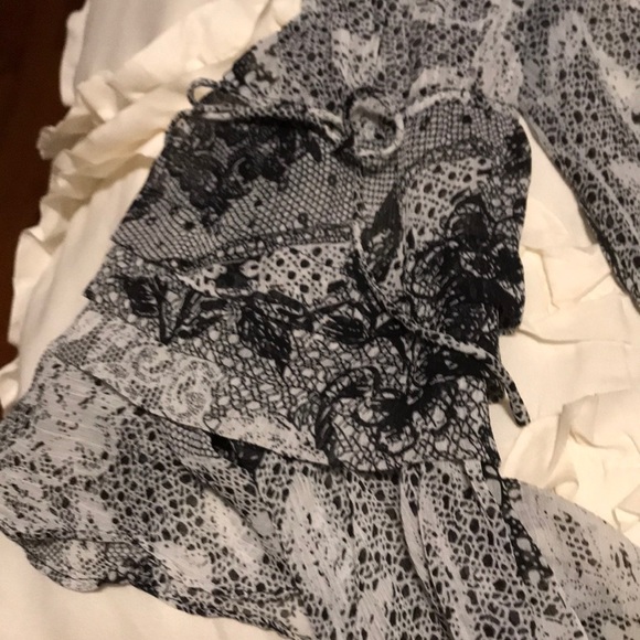 Size XL black/cream top by essentials by Milano - Picture 4 of 5